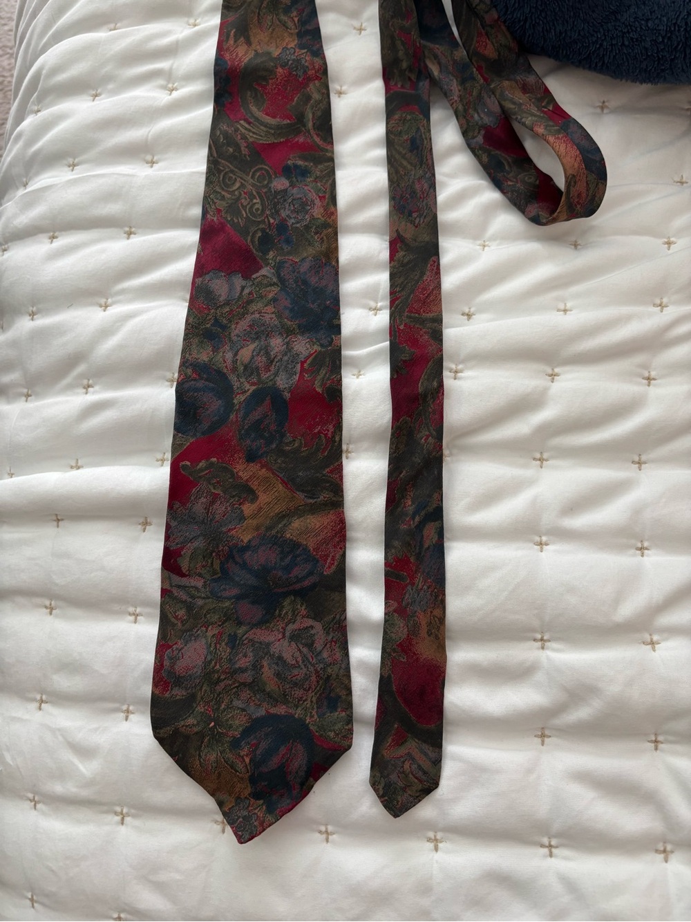 Karl Lagerfeld Bold Floral Pattern Tie in Rich Purple/Red